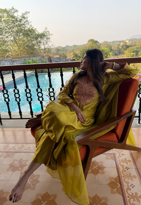 Olive Green Kurta Set with Pink Thread Embroidery